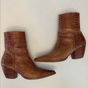 MATISSE CATY WOMEN’S BROWN SNAKE EMBOSSED LEATHER POINTY TOE BOOTS 7
